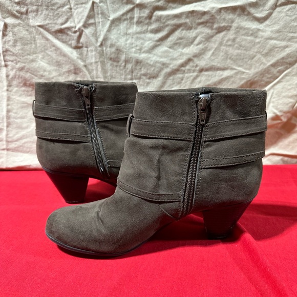 Solanz Brown Boots - Picture 7 of 9